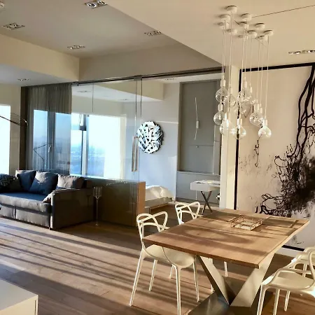 Vantage Point Sky Tower Apartment